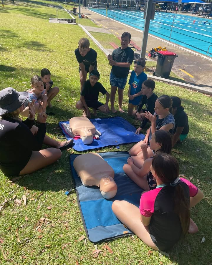 729702302496553_1420269780106465-1