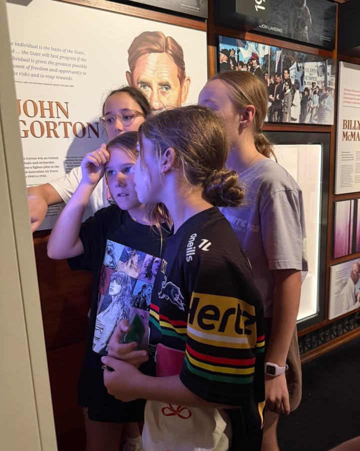 729702302496553_1511026947697414-1