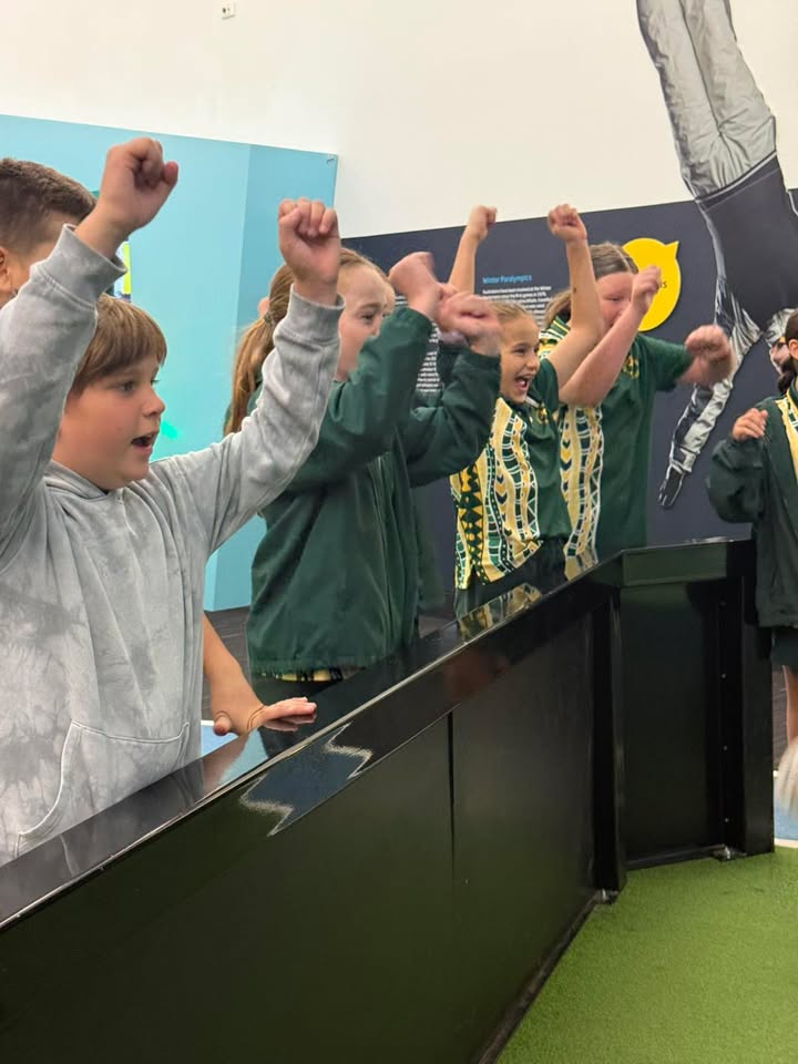 729702302496553_1511760564290719-1